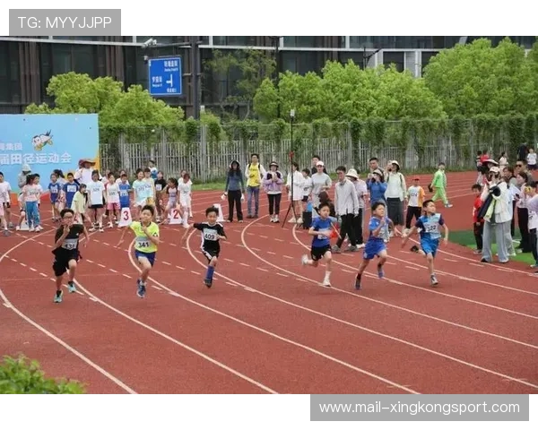 燃爆现场!运动员拼尽全力冲刺最后一秒! 燃爆现场!运动员拼尽全力冲刺最后一秒!